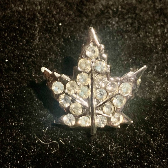 Vintage Maple Leaf Pin Brooch White Stones - Picture 2 of 5